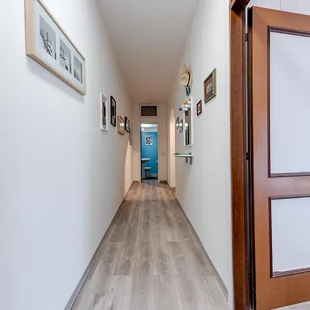 Pavone - Sweet Dreams In Apartment Florence